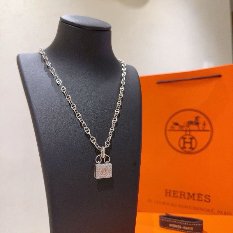 H**me5 necklaces